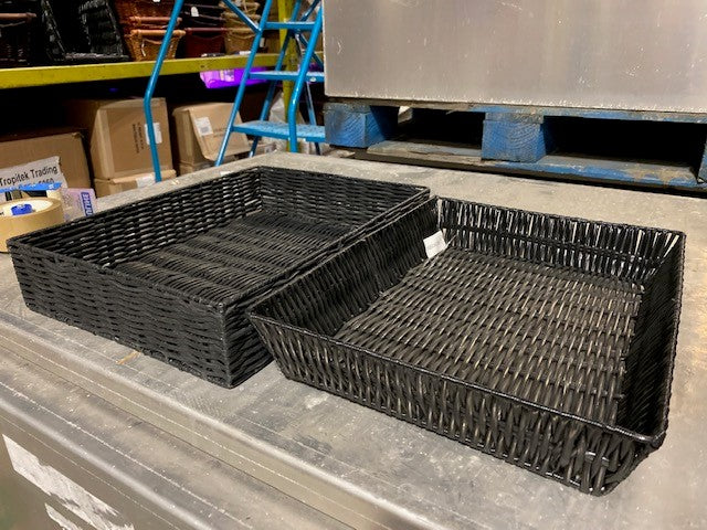 NYLON RECT TRAY / WIRE FRAME BLACK 16 x 12 x 3 - Current stock is shown on left