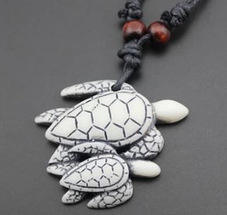 Collier en résine de tortue blanche, avec cordon en coton ciré et bois, tortue, imitation os de bœuf, 38 x 45 mm, longueur : environ 17,5 pouces, vendu par brin