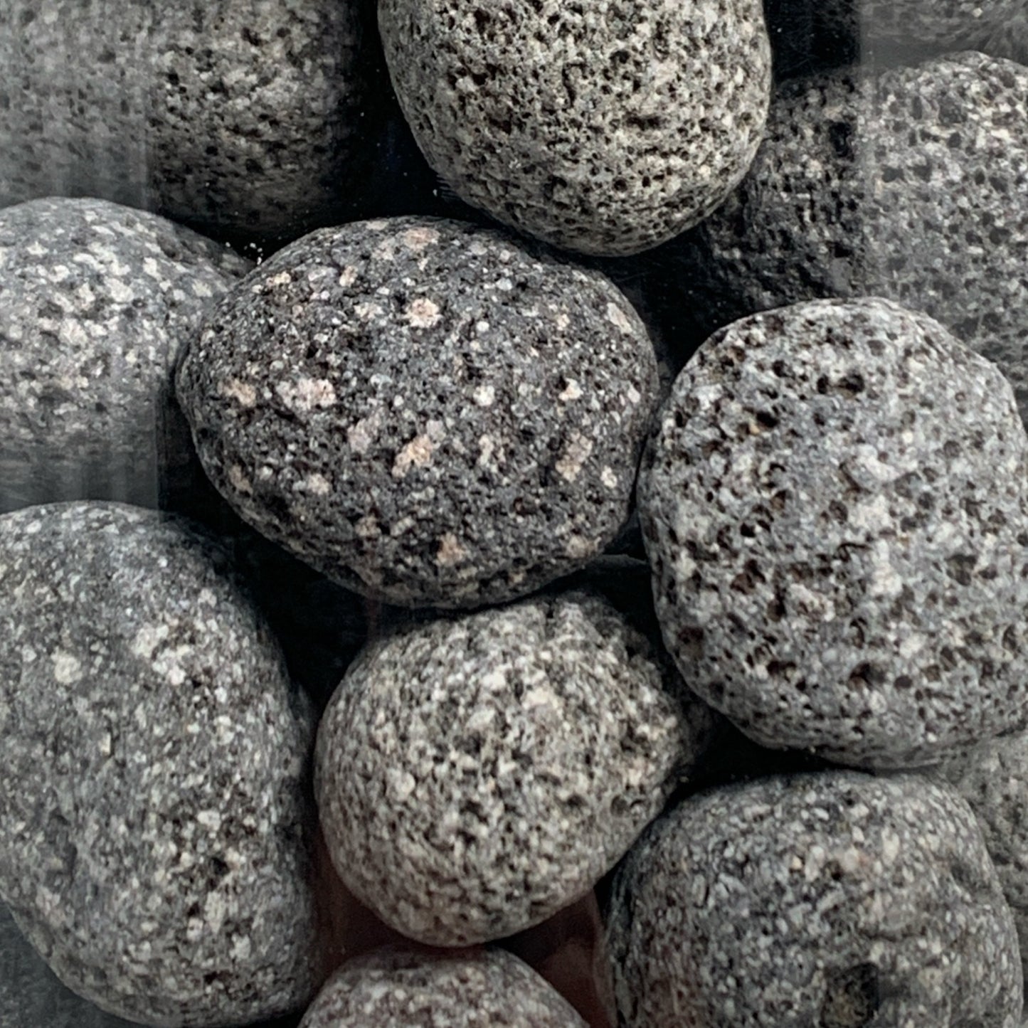 Black Lava Pebble 10 to 20 mm - Small PB1 JAR