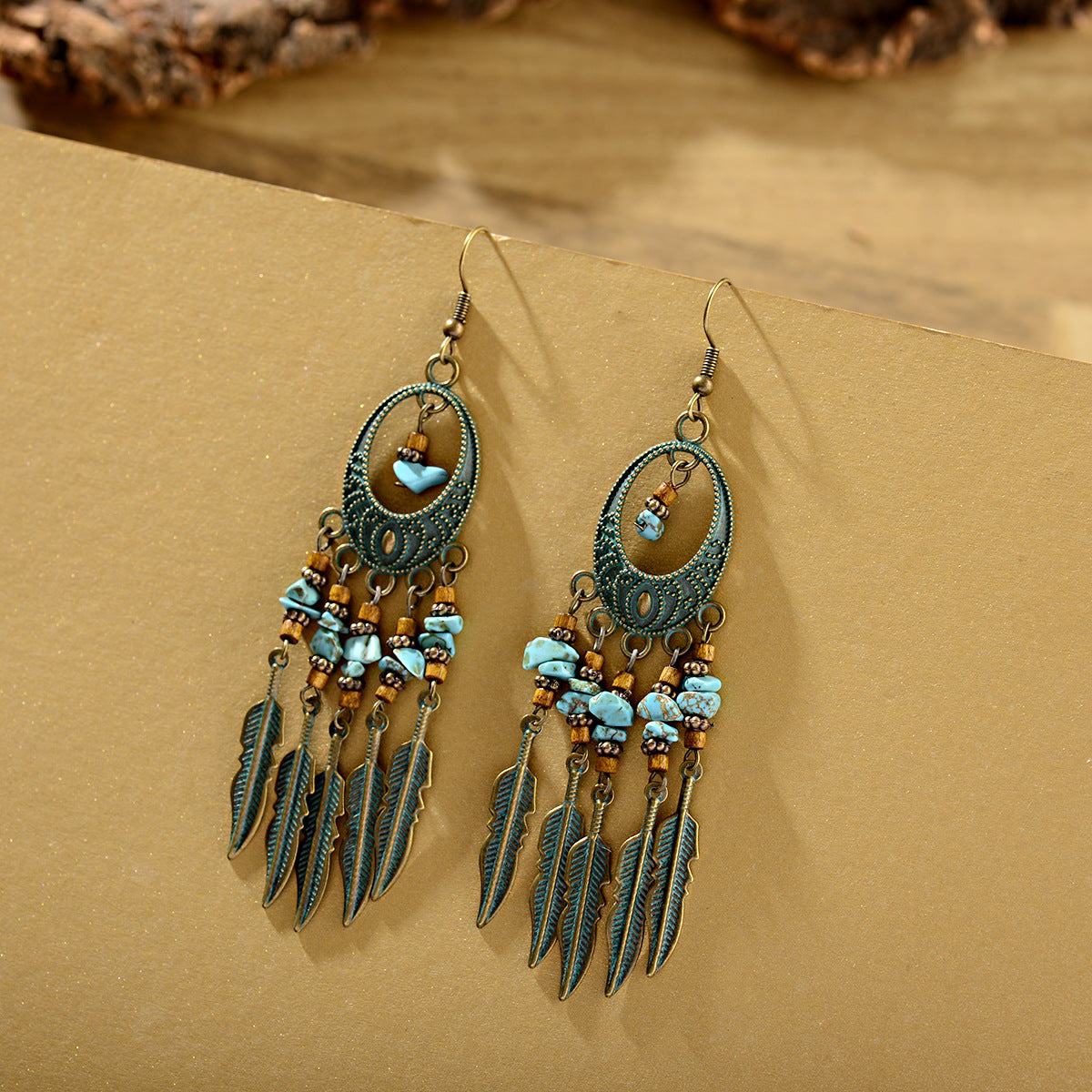 Longue conception de plumes avec boucles d'oreilles crochet en alliage de zinc turquoise