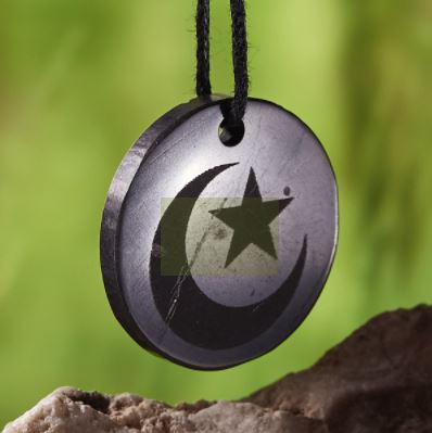 Pendentif rond gravé étoile et lune en shungite - 3 cm - NEW122