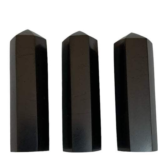 Shungite - Obélisque poli à facettes - 1,5 x 5 cm de haut - NEW121