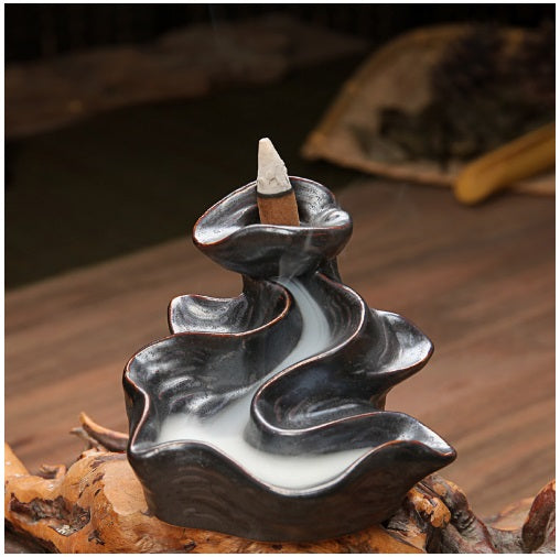 Brûleur d'encens en céramique à trou de refoulement de fumée d'encens, porcelaine, fait à la main Taille : 112 x 95 x 90 mm