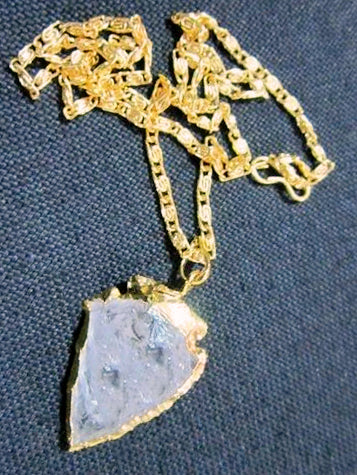 Pendentif en forme de flèche avec lunette en or et cristal de quartz 1 "avec collier en or 10 grammes