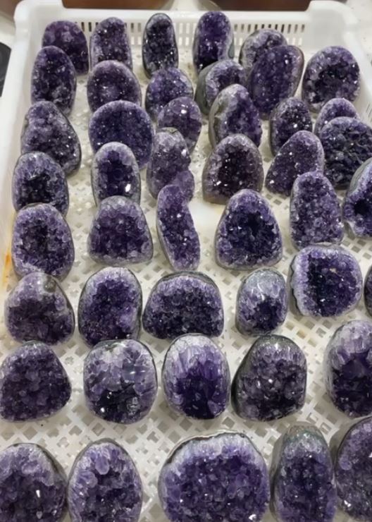 Amethyst Geodes Polished   Back - Small - PER GRAM - 141 to 290 grams China - NEW622