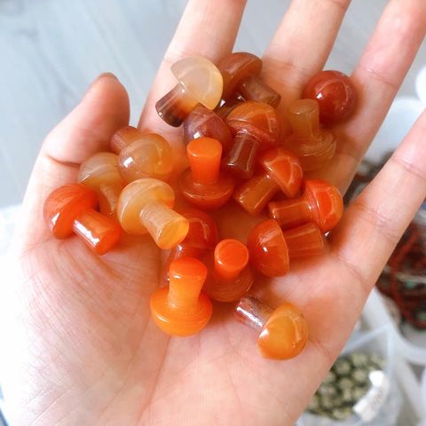 CARNELIAN Mini Mushrooms - 19-20 mm - Price Each - China - NEW622