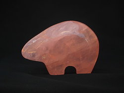 Ours Abstrait - Quartz Rose - Rare Sculpture de Madagascar