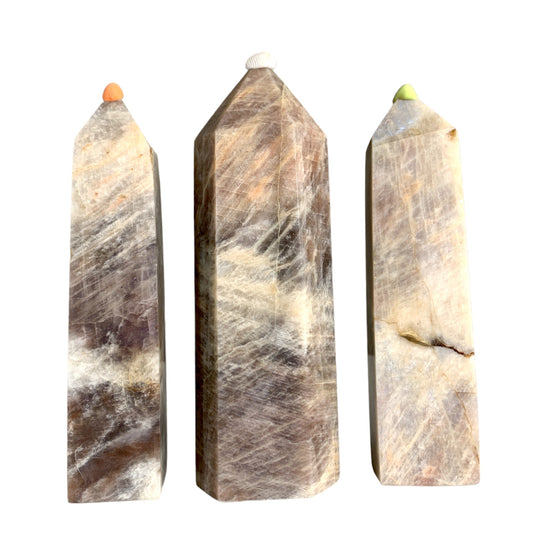PIERRE DE LUNE NOIRE - Tours en pierre polie - Taille moyenne de 65 à 100 mm - Prix au gramme - Chine - NEW722