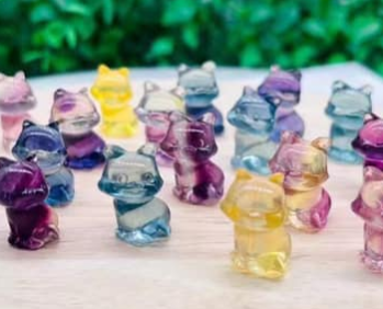 Chat - Fluorite - 1 cm - Micro Collection Hand Carved in China - NEW922